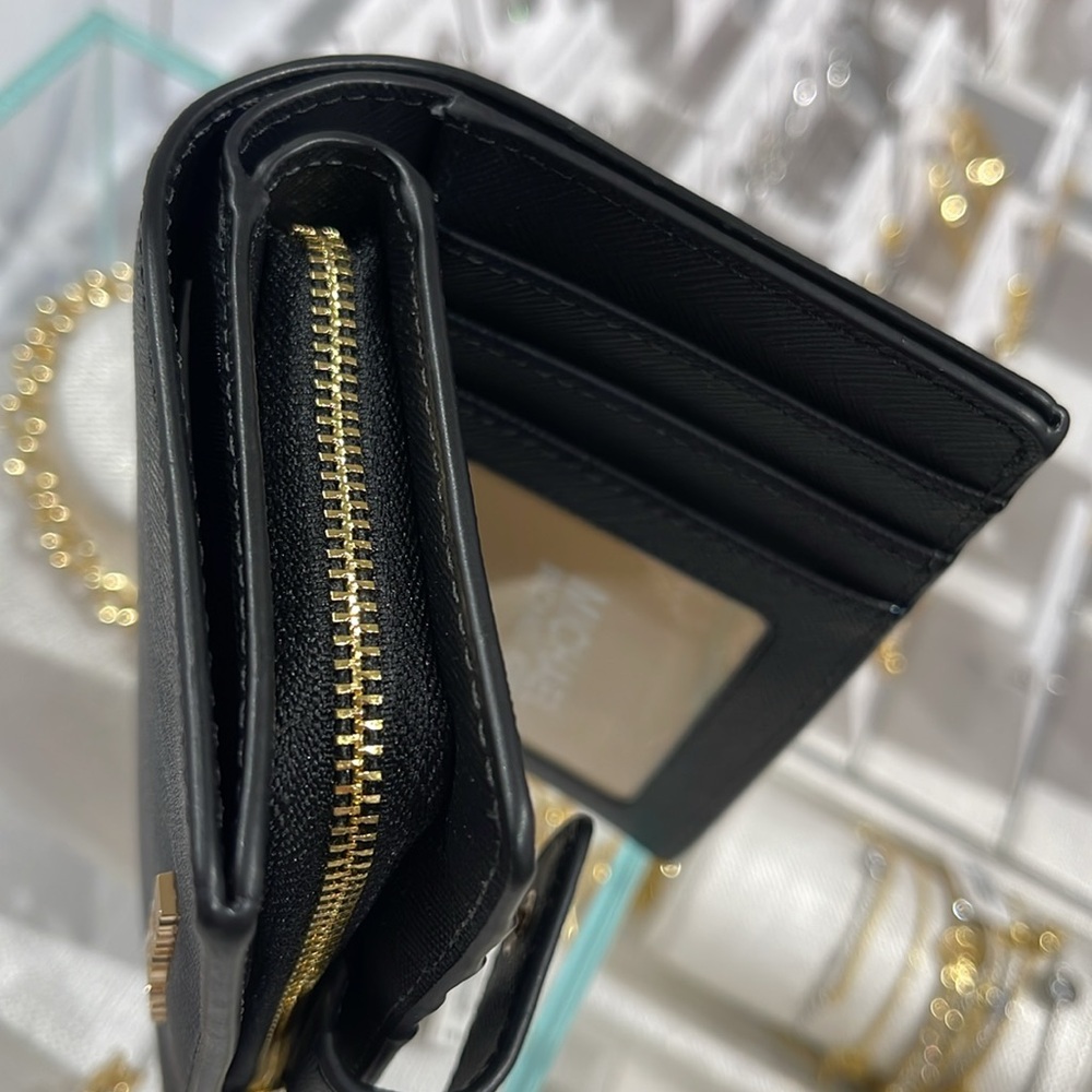 Michael Medium Crossgrain Leather Bifold Wallet
Black 
NWT - Picture 11 of 16